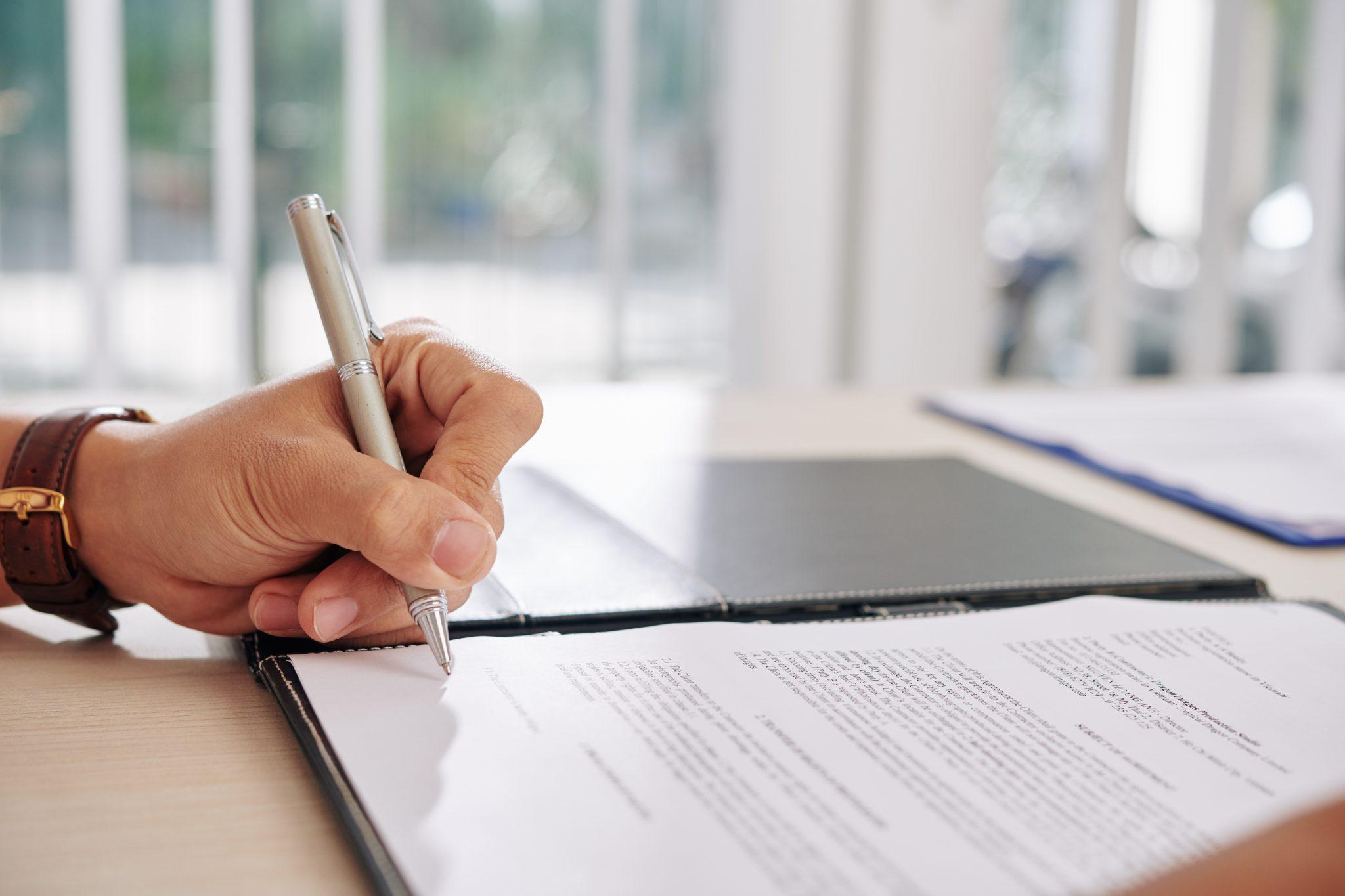Strategies for Consumers to Avoid Unintended Long-Term Commitments