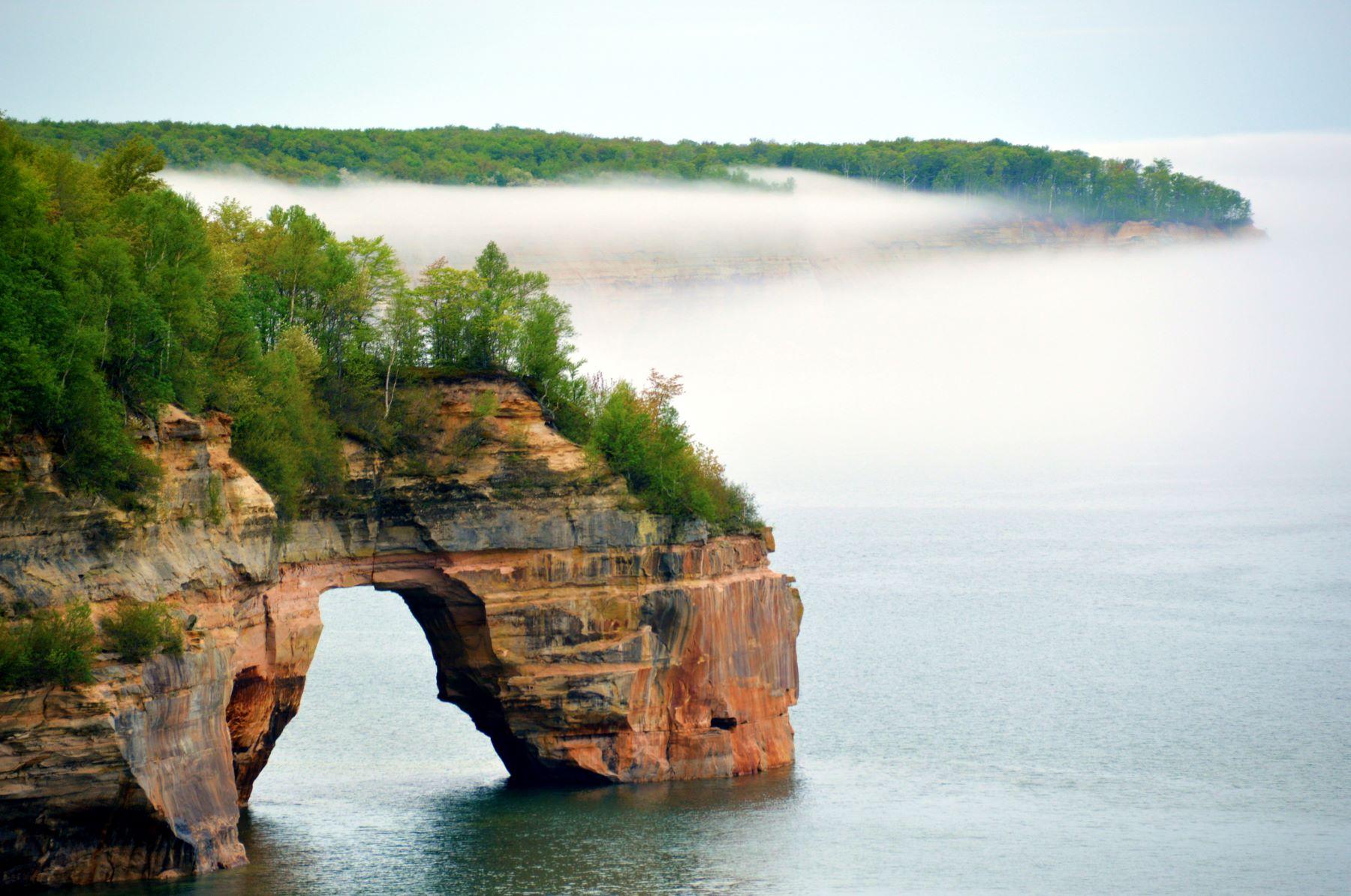 Exploring the Benefits of Promoting Hidden Gems